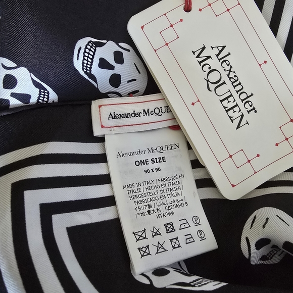 Alexander McQueen Skull Silk Scarf Black - Picture 4 of 6